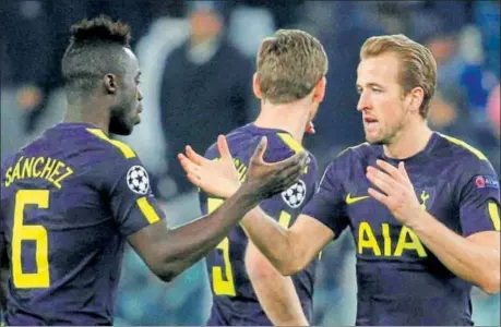  ?? REUTERS ?? Harry Kane (right) celebrates with Davinson Sanchez after scoring Tottenham’s first goal against Juventus in Turin on Wednesday.