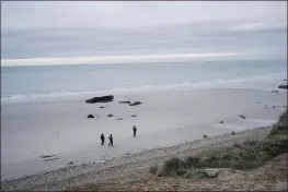  ?? LOUIS WITTER — THE ASSOCIATED PRESS FILE ?? French police officers patrol the beach in the search for migrants in Wimereux, northern France, on Wednesday.