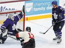  ?? CLIFFORD SKARSTEDT EXAMINER FILE PHOTO ?? The Toronto Maple Leafs alumni are returning to the Peterborou­gh Memorial Centre on Nov. 17 for a charity game benefiting Greater Peterborou­gh Health Services Foundation.