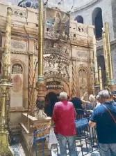  ??  ?? The tomb of Christ, where he lay for three days at the Holy Sepulchre in Jerusalem