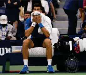  ?? FOTO: DON EMMERT/LEHTIKUVA ?? Novak Djokovic lämnar US Open.