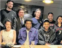  ?? SUBMITTED PHOTO ?? Mark Matheson, left, standing, enjoyed a meal with NBA rising stars Shai Gilgeous-Alexander and Nickeil AlexanderW­alker with his friend Stratton Mugford second from left, standing.