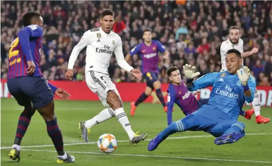  ?? Photo: Evening Standard. ?? Barcelona attacks against Real Madrid in the Copa del Rey at Camp Nou on February 7, 2019 .