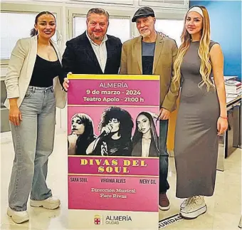  ?? LA VOZ ?? Virginia Alves, Diego Cruz, Paco Rivas y Mery Gil, con el cartel del concierto.