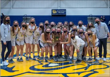  ?? AIMEE BIELOZER — FOR THE MORNING JOURNAL ?? The Olmsted Falls girls basketball team celebrates their Division I district title victory against Avon on Feb. 26.
