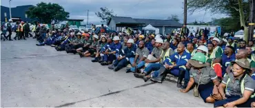  ?? ?? Maloma Colliery Limited employees settling down in preparatio­n to hear His Majesty’s remarks.