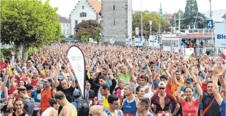  ?? FOTO: CHRISTIAN FLEMMING ?? Mehr als 7000 Sportler gingen beim Drei-Länder-Marathon 2018 in Lindau an den Start.