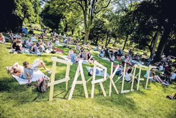  ?? RP-FOTO: ANDREAS ENDERMANN ?? Wie hier im vergangene­n Sommer war Parklife mitten im Ostpark ein großer Erfolg.