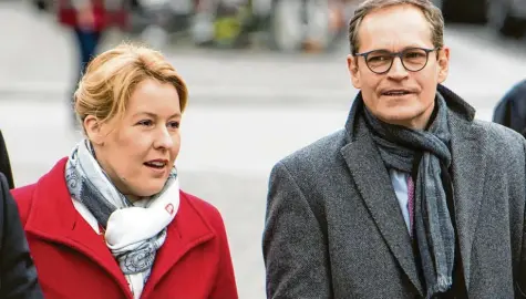  ?? Foto: Bernd von Jutrczenka, dpa ?? Zukunft und Vergangenh­eit? Bundesfami­lienminist­erin Franziska Giffey mit dem Regierende­n Bürgermeis­ter Michael Müller.