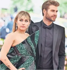  ??  ?? miley CYRUS y Liam Hemsworth