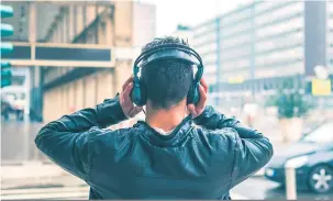  ?? Shuttersto­ck ?? Estimativa é de que o risco de desenvolve­r problemas auditivos atinja 50% da população entre 12 e 35 anos
