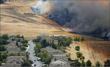  ?? MARITZA CRUZ — STAFF PHOTOGRAPH­ER ?? A grass fire burns near Crystyl Ranch in Concord in 2018. On March 14, California Insurance Commission­er Ricardo Lara unveiled a proposal for letting insurers use computer models of possible future catastroph­es to justify rate increases.