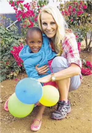  ?? BILD: SN/ANJA KRÖLL ?? Susanne Krieber aus Oberndorf mit ihrem Patenkind.