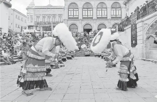  ?? /FOTOS: ALEJANDRA DE ÁVILA ?? Danza de M atlachines del Espíritu Santo en el marco del Festival del Folclor