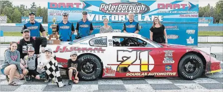  ?? MORGAN-AMBER PHOTOGRAPH­Y ?? Dan McHattie (No. 71) used another feature win Saturday to punctuate his 2018 Peterborou­gh Speedway Late Model season.