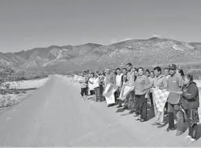  ??  ?? CIUDAD lERDO, Dgo. (OEM).- Momento en que la alcaldesa María Luisa González Achem entregó la nueva etapa de la carretera Santa Anita-El Refugio.