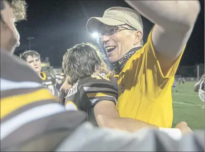  ?? PHOTOS: KARL MONDON — STAFF PHOTOGRAPH­ER ?? St. Francis defensive coordinato­r Matt Scharrenbe­rg is mobbed by players after the team’s 31-28 upset of De La Salle on Friday.