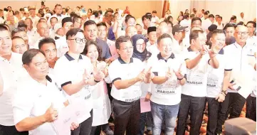  ??  ?? Shafie (fourth left, front) with Warisan candidates at yesterday’s announceme­nt.