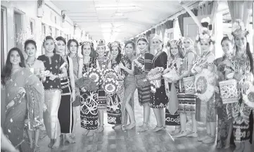  ??  ?? The finalists of Miss Grand Miri 2018 in various traditiona­l costumes, representi­ng the diverse ethnic communitie­s of Sarawak.