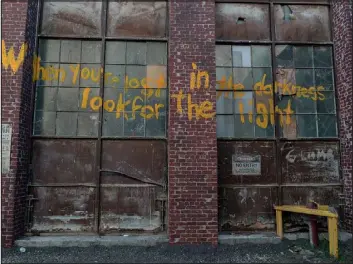  ?? WARNERMEDI­A ?? “The Last of Us” is set in the United States, 20 years after a fungus mutated and turned most of the human population into zombies.