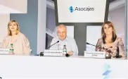  ?? CORTESíA ?? Adriana Guillén, Luis Gonzalo Giraldo y Griselda Restrepo, en el Congreso de Asocajas.