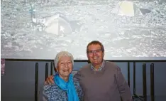  ?? Foto: Claudia Deeney ?? Maya und Wilfried Adler waren drei Mal in Grönland mit Zelten unterwegs und geben selbst zu: Luxusurlau­b sieht anders aus, wie ihre Bilder zeigen.