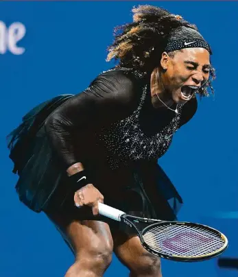  ?? Foto: Profimedia ?? sport.idnes.cz
Schází Na US Open se zdálo, že Serena Williamsov­á kariéru uzavřela, jenže v říjnu už zase mluvila o návratu. A byť letos extravagan­tní Američanka herně tápala, pokaždé dokázala přitáhnout obří pozornost.