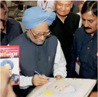  ?? PTI ?? Former prime minister Manmohan Singh signing on a sketch on him in Ahmedabad on Tuesday. —