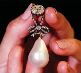  ??  ?? Gem: Marie Antoinette’s pearl pendant sold for €32million