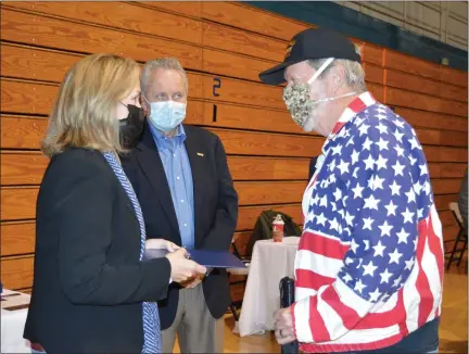  ?? RACHEL RAVINA - MEDIANEWS GROUP ?? U.S. Rep. Madeleine Dean, D-4th Dist., stands with her brother, Bob, left, as she gives a commendati­on to Vietnam-era veteran Fred Rainer, of Lansdale, Sunday morning during a COVID-19vaccinat­ion clinic at North Penn High School.