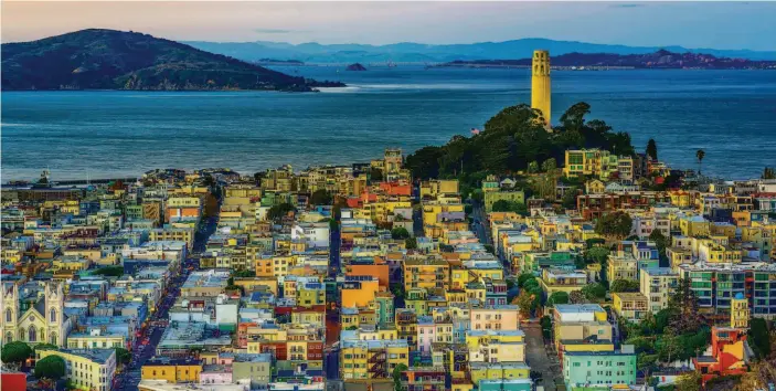  ?? Shuttersto­ck ?? Above: Telegraph Hill in San Francisco features stylish architectu­re and views of the bay. Below: An aerial view of Coit Tower and Telegraph Hill.