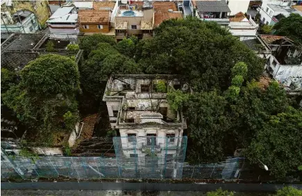  ?? Eduardo Anizelli/Folhapress ?? Edifício tombado na vila Maria Zélia, em São Paulo, um dos seis pertencent­es ao governo federal no local