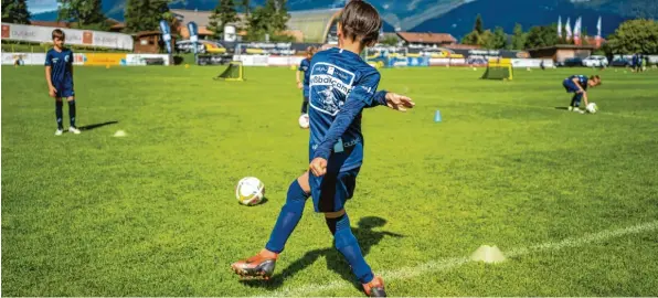  ?? Foto: Chris Gollhofer (Symbolbild) ?? Spaß an Bewegung und Sport im Verein – mit Gutscheine­n möchte der Landkreis Augsburg Kindern etwas Gutes tun.
