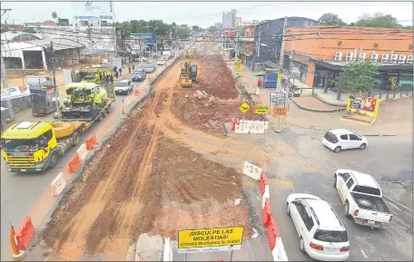  ??  ?? Zona de Calle Última. Fernando de la Mora es la ciudad más afectada hoy por las obras previstas para el metrobús.