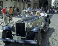  ??  ?? Immagini
Da «Car &
Golf» della
scorsa
edizione,
la foto a
sinistra,
scattata nel
centro storico
di Padova.
A destra
fotogramma
dall’
Etnofilmfe­st
nel Padovano