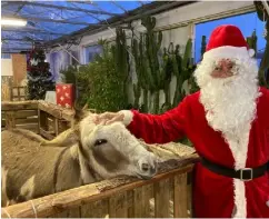  ?? ?? VISITOR: Father Christmas at Sheeplands; his visit was helped by members of the Reading Maiden Erlegh Rotary Club