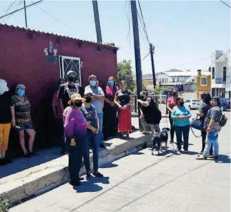  ?? / LUIS MURILLO ?? Habitantes han tenido que comprar de su bolsa pipas de agua.