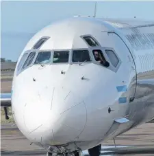  ?? ARCHIVO LA NUEVA. ?? Los aviones de Aerolíneas, en el medio de varios ejes que complican el arribo y despegue en Espora.