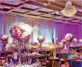  ?? ?? Bien que les centres de congrès ne soient pas, a priori, les endroits les plus romantique­s pour tenir une réception nuptiale, ils sont eux aussi sollicités. Sur notre photo, le Centre de congrès Palace, à Laval.