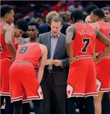  ??  ?? Fred Hoiberg, 46 anni, durante un timeout dei Chicago Bulls