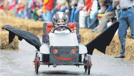  ?? ARCHIV-FOTO: ROLAND RASEMANN ?? Endlich wieder da: Das Kärrelesre­nnen kehrt nach Jahren ins Programm von „Ravensburg spielt“zurück.