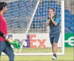  ??  ?? DEBUT. El Villarreal, con Calleja a la cabeza, se entrenó en Tel Aviv.