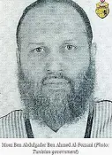  ?? ANSA ?? Most wanted. Moez al-Fezzani (foto a fianco) è segnalato dalla polizia italiana come il capo di una rete di reclutamen­to di jihadisti per l’Isis, ed è il terrorista più ricercato in Tunisia. Nella foto in alto, il portavoce delle Forze armate libiche...