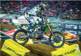  ??  ?? Comme en 2017, Adam Cianciarul­o termine vice-champion 250, mais cette fois-ci sur la côte Ouest. Champion 2017, Justin Hill n’a gagné qu’une seule finale cette saison. Le pilote Suzuki JGR roulera en 450 l’an prochain.