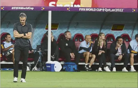  ?? FOTO: SIRVENT ?? Luis Enrique, cabizbajo. No le gustó lo que vio de su selección ante Japón, pero el Mundial le da otra oportunida­d a España