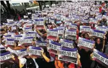  ?? Reuters ?? Getting global attention Activists march in Manila during a protest over the South China Sea dispute. Some countries have started expressing support for a court decision.