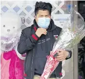  ?? NAM Y. HUH/AP ?? A man carries his purchase out of a flower shop Saturday in Morton Grove, Illinois. Many families that were separated by lockdowns imposed because of the pandemic last year made plans for reunions Sunday for Mother’s Day.