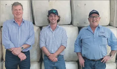  ?? ?? HEAD START: Longerenon­g College students Melea Mckay, above, and Thomas Baird, centre, received a $5000 scholarshi­p from Fox and Lillie managing director James Lillie, left, and Fox and Lille Rural Mildura store manager Peter Dow.