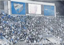  ??  ?? En Málaga. Ayer, en el Estadio La Rosaleda, se realizó un sentido homenaje anterior al partido del club ante Valencia.