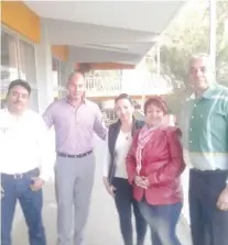  ??  ?? PARTICIPAN­TES en los talleres para padres de familia de la escuela secundaria técnica número 70.